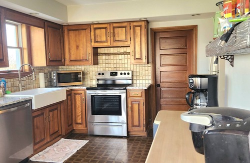 Vassar House | The Smith House Retreat w/HotTub, Bikes, Game/Movie Room, 10mins to Frankenmuth