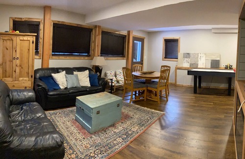 Hemlock Valley House | The Snowshoe House - 3 bed 2 bath cabin + hot tub