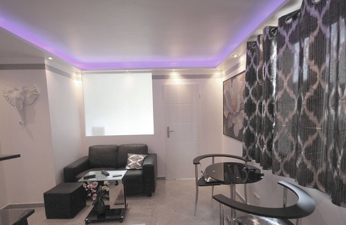 Hartenberg-Munchfeld Apartment | THE SPECIAL WITH CHARM, FLAIR & STICK