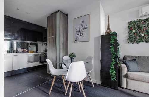 Melbourne Central Business District Apartment | The Spencer An Executive Stay in Melbournes CBD