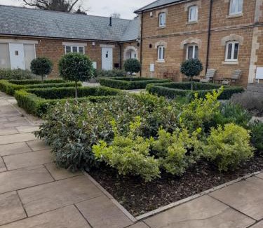 Melton Mowbray Apartment | The Stables a Contractor Family 2 bed Town House in Central Melton Mowbray