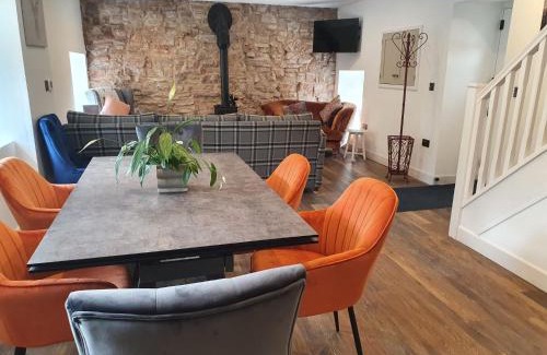 Oakamoor House | The Stables at Cotton (one mile from Alton Towers)