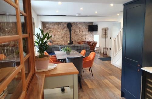 Oakamoor House | The Stables at Cotton (one mile from Alton Towers)