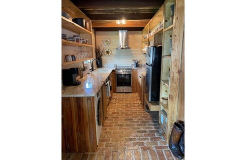 Folsom Cottage | The Stables at Giddy Up Folsom English Cottage