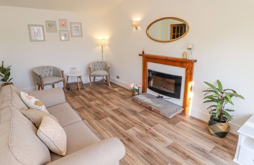 Lincoln House | THE STABLES, family friendly, with a garden in Metheringham