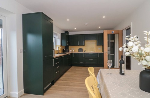 Highbridge Cottage | THE STABLES, family friendly, character holiday cottage in Highbridge