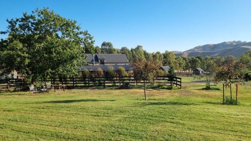 Strath Creek House | The Stables - Farm Stay