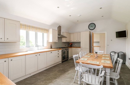 Boston Cottage | THE STABLES, pet friendly, character holiday cottage in Old Leake