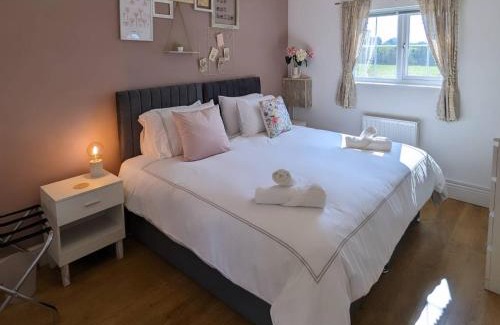 Northwich House | The Stables - Private room in a shared house - Guests only