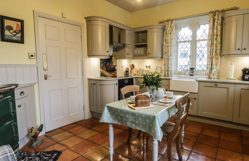 Ruswarp Cottage | THE STATION HOUSE, pet friendly, character holiday cottage in Ruswarp