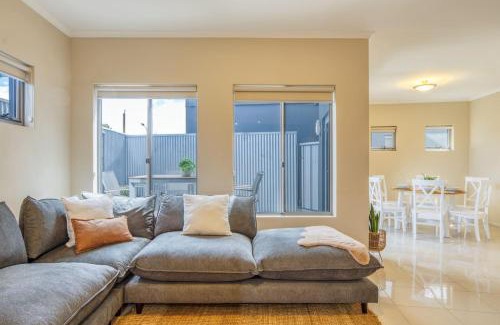 Stirling House | The Stirling - Experience the Sea to City Lifestyle