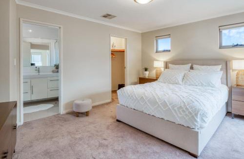 Stirling House | The Stirling - Experience the Sea to City Lifestyle