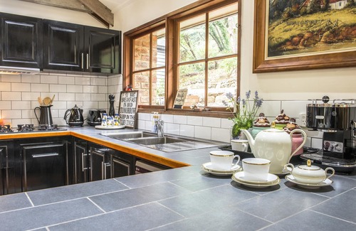 Kallista House | The Stone On The Hill - This is a contemporary 3 bedroom home with high ceilings, a coonara log fire and central heating.