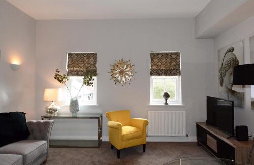 Whitnash Apartment | The Stratford Suite Dunara 6