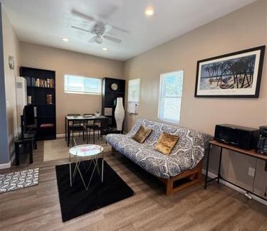 Clairemont Mesa West Apartment | The studio apartment in Clairemont - New AC unit