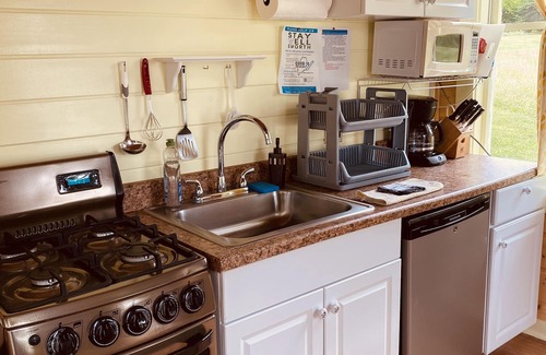 Lamoine Cottage | "The Studio" Sea Cottage, Perfect for Couples, Peaceful yet 16 miles to Acadia