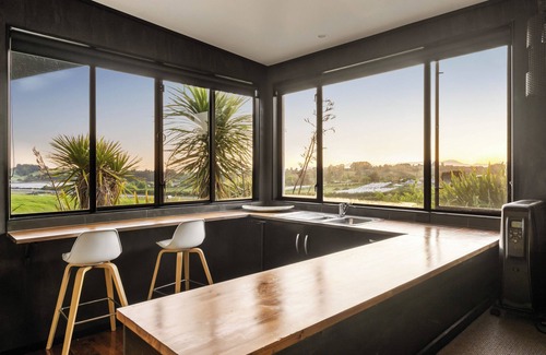Tasman Apartment | The Studio with water views