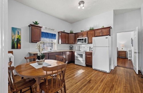 Queens Square Apartment | The Suites on Olde King Square Downtown Ch'town