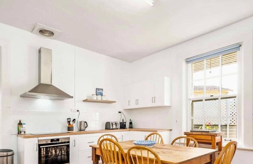 Fleurieu Peninsula House | The Summer Lodge - Esplanade frontage & Character charm