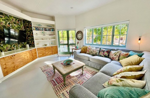 Robberg Beach Apartment | The Sunbird - Cozy fully equipped self-catering apartment 450m to the Beach