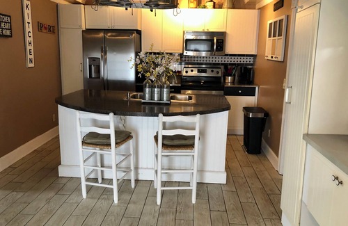 Port Deposit Apartment | The Sunny Place Apt. 1/Bed F/B W/D full kitchen sunroom deck