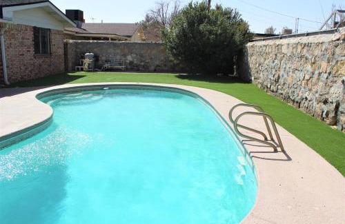 Northeast El Paso House | The Sunset Casa Chuco Pool Near Downton