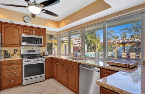 Imperial Point House | The Sunshine House Su
