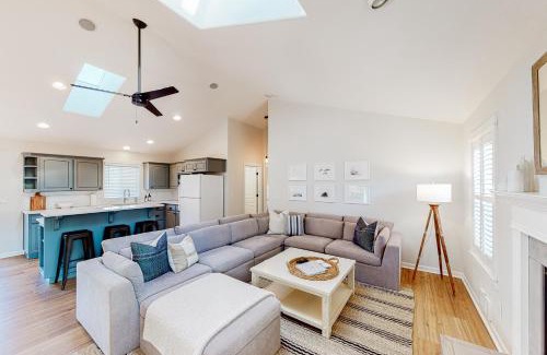 Four Sisters House | The Surfbird