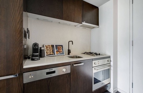 East Melbourne Apartment | The Sweet Escape Trendy Chic with Rooftop Pool