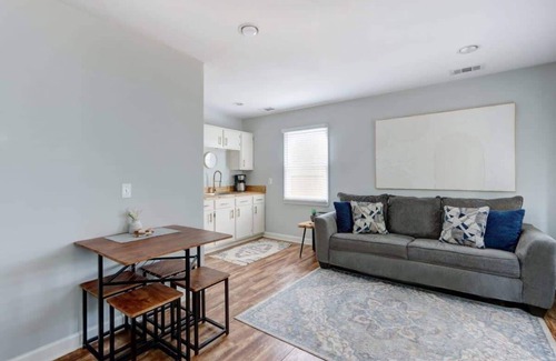Beach Institute Apartment | The Tea Olive Cottage, Quaint | Pet-Friendly!