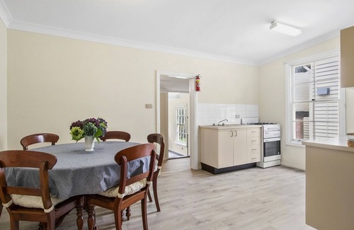 Mount Wilson Cottage | THE TEACHERS COTTAGE- SPECIALS ON NOW !