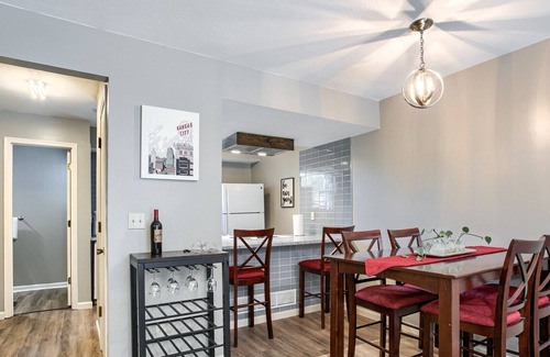 Midtown - Westport House | The Teal Townhouse Near KU Med and Central to Many KC Landmarks/Attractions