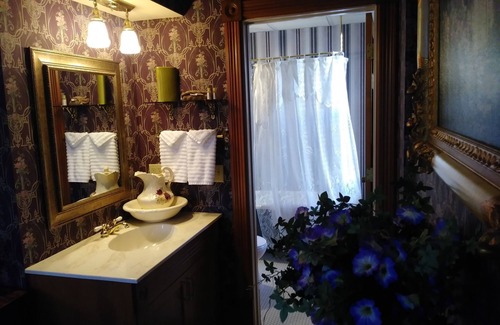 Annandale Hotel | The Thayer