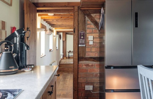 Sedgeberrow House | The Threshing Barn-Stunning 5 BD Retreat