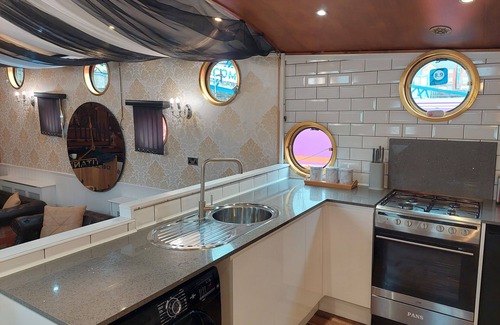 Liverpool Boat Rental | The Titanic boat Liverpool
