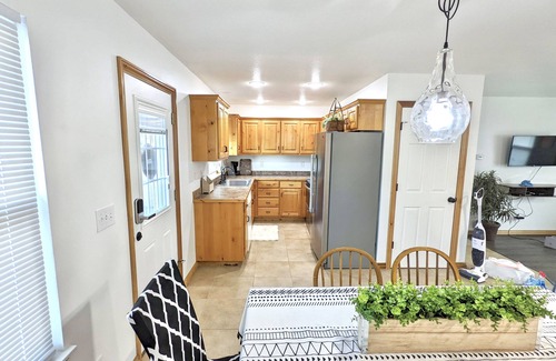 Joplin House | The Toucan: Dreamy 2 Bed Home Near Arts District