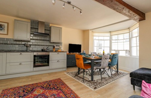 Dorchester House | THE TOWN HOUSE, pet friendly, character holiday cottage in Dorchester
