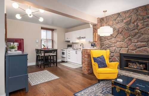 Inner Harbour House | The Townhouse, Downtown Kingston