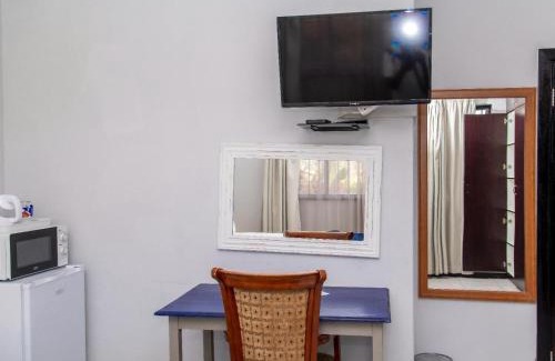 Westville Bed & Breakfast | The Tropical Hut Lodges Westville