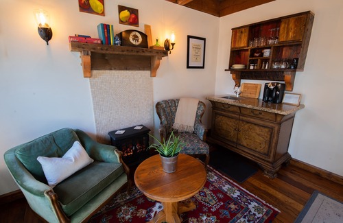 Central Okanagan Cottage | The Tuck Away Suite in historic Peachland