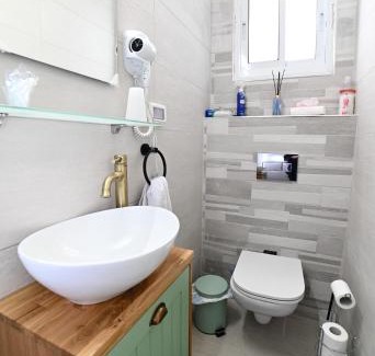 Poriyya Apartment | The Turquoise House