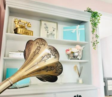 Southeast Salem Apartment | The Twin Flats, Audrey and Far East Escape