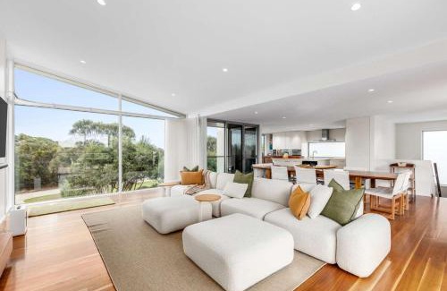 Torquay House | The Ultimate Sands Retreat Pool Beach & Golf