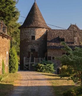 Bassignac-le-Bas House | The Unique Round Tower Gite at Chateau de Chauvac