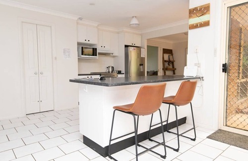 Calare House | The Valerie Gardens - Homely & Cosy, Sleeps 11