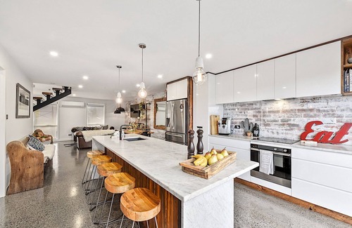 Launceston CBD House | The Very Trendy Black House
