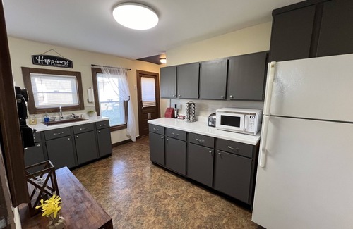 Hanover Cottage | The (Veteran Owned) Hanover Hangout Guesthouse - cozy cottage w/privacy + fun