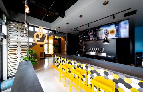 Suruga Ward Hotel | The Villa & Barrel Lounge