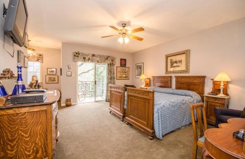 Bryan Bed & Breakfast | The Villa Bed and Breakfast
