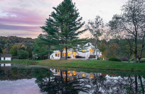 West Dover House | The Villa - Industrial Farmhouse with Hot Tub